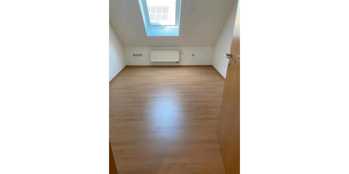 Dachgeschoßwohnung Röthlein - 4 Zimmer, 116 m&sup2;, 950&euro; | Angebot:26073297