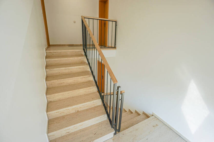 IDEAL FÜR FAMILIEN: Renovierte 4-Zi-Whg. mit Tageslichtbad, Gäste-WC , Balkon, Parkett uvm.