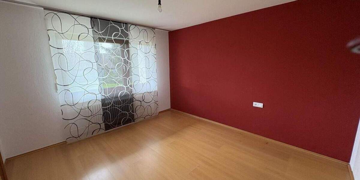 Etagenwohnung Böbingen an der Rems Böbingen - 4 Zimmer, 94 m&sup2;, 1.000&euro; | Angebot:25866356