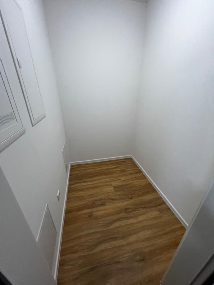 Helle moderne 1-Zimmer-Wohnung mit Balkon & Tiefgaragenstellplatz