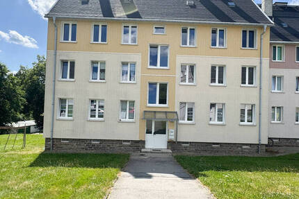 Modern sanierte 3-Raum-Wohnung in beliebter, zentrumsnaher Lage von Schlettau!!