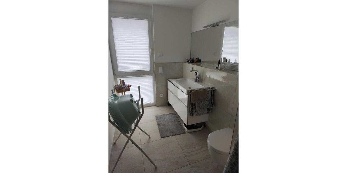 Neuwertige, zentrale 3 Zimmer-Whg mit Balkon, EBK und TG 3 zimmer