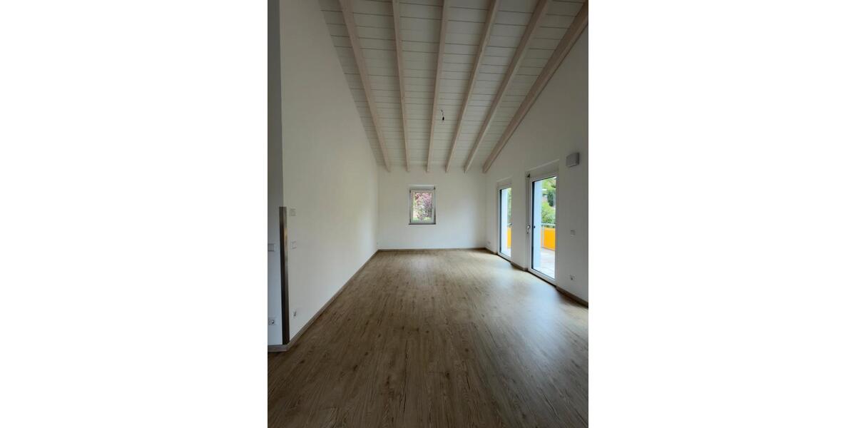 Dachgeschoßwohnung Neuffen - 3 Zimmer, 93 m&sup2;, 1.550&euro; | Angebot:26130342