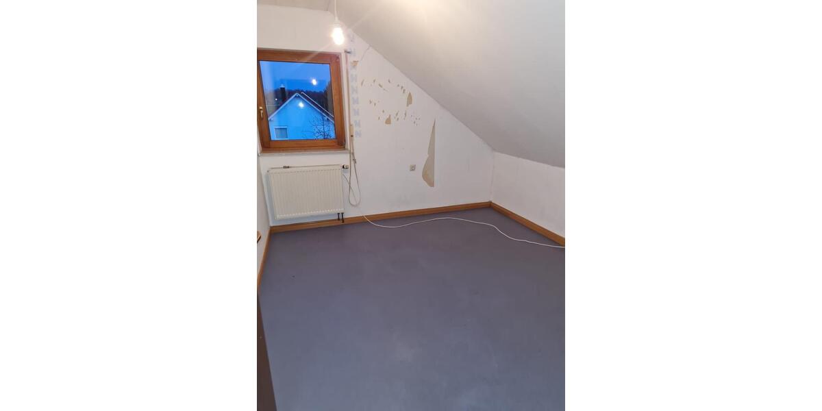 Dachgeschoßwohnung Schrozberg - 3.5 Zimmer, 70 m&sup2;, 600&euro; | Angebot:24352610