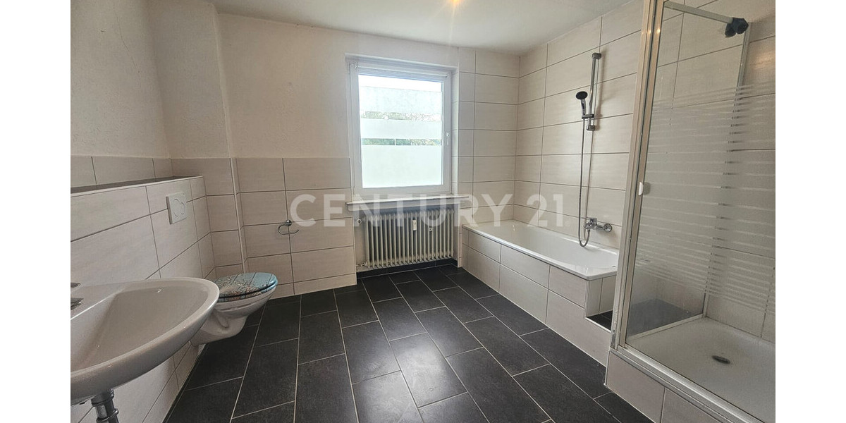 Viel Raum für Ihr Gewerbe - Praxis- und Büroräume 10 zimmer