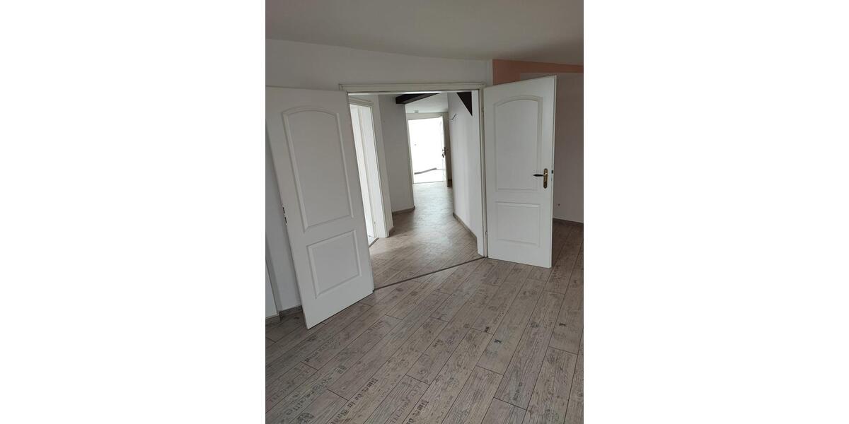 Dachgeschoßwohnung Zeitz - 2 Zimmer, 100 m&sup2;, 450&euro; | Angebot:25404425
