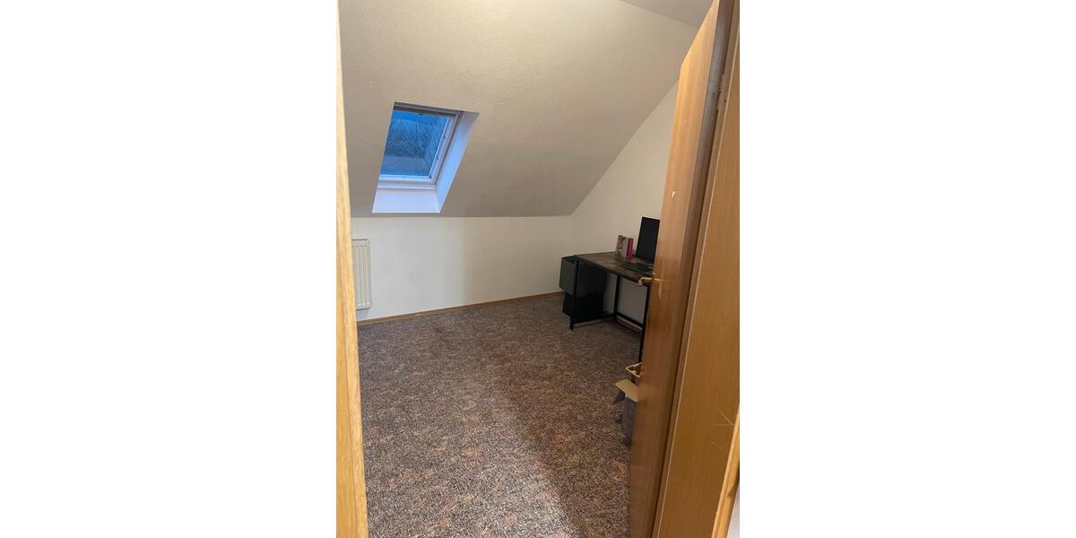 Dachgeschoßwohnung Knüllwald - 3 Zimmer, 88 m&sup2;, 530&euro; | Angebot:26570961