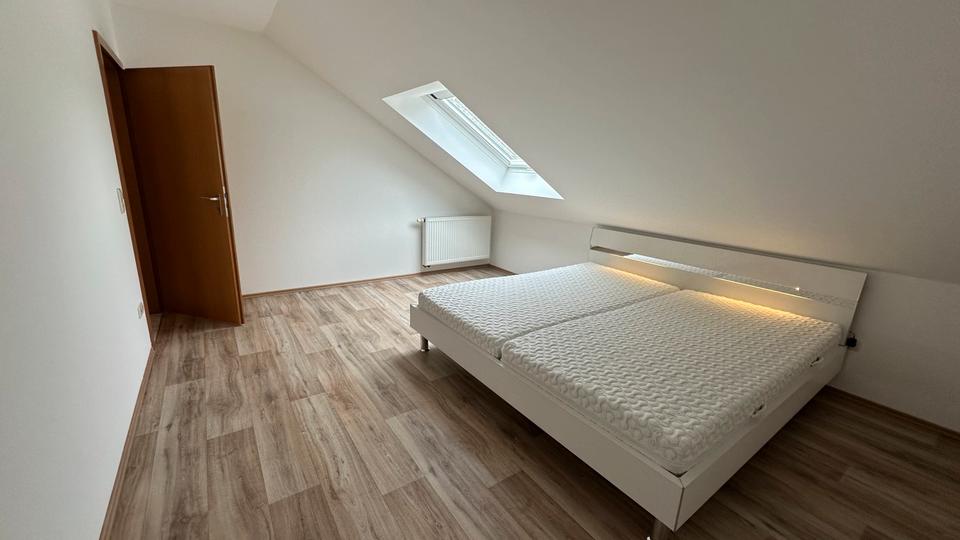Dachgeschoßwohnung Schwebheim - 3 Zimmer, 80 m&sup2;, 890&euro; | Angebot:26413638