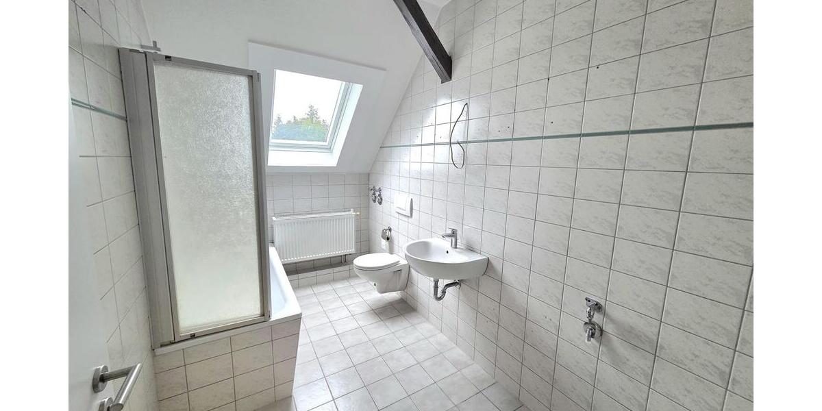 Schicke 3-Zimmer-Dachgeschosswohnung in zentraler Lage von Stollberg! - Dachgeschoßwohnung Stollberg Hoheneck | Angebot:22592704