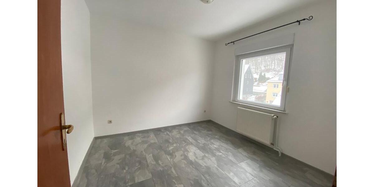 Etagenwohnung Siegen - 4 Zimmer, 90 m&sup2;, 820&euro; | Angebot:24732328
