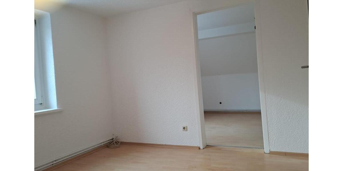 Dachgeschoßwohnung Neukieritzsch - 3 Zimmer, 46 m&sup2;, 360&euro; | Angebot:25305136