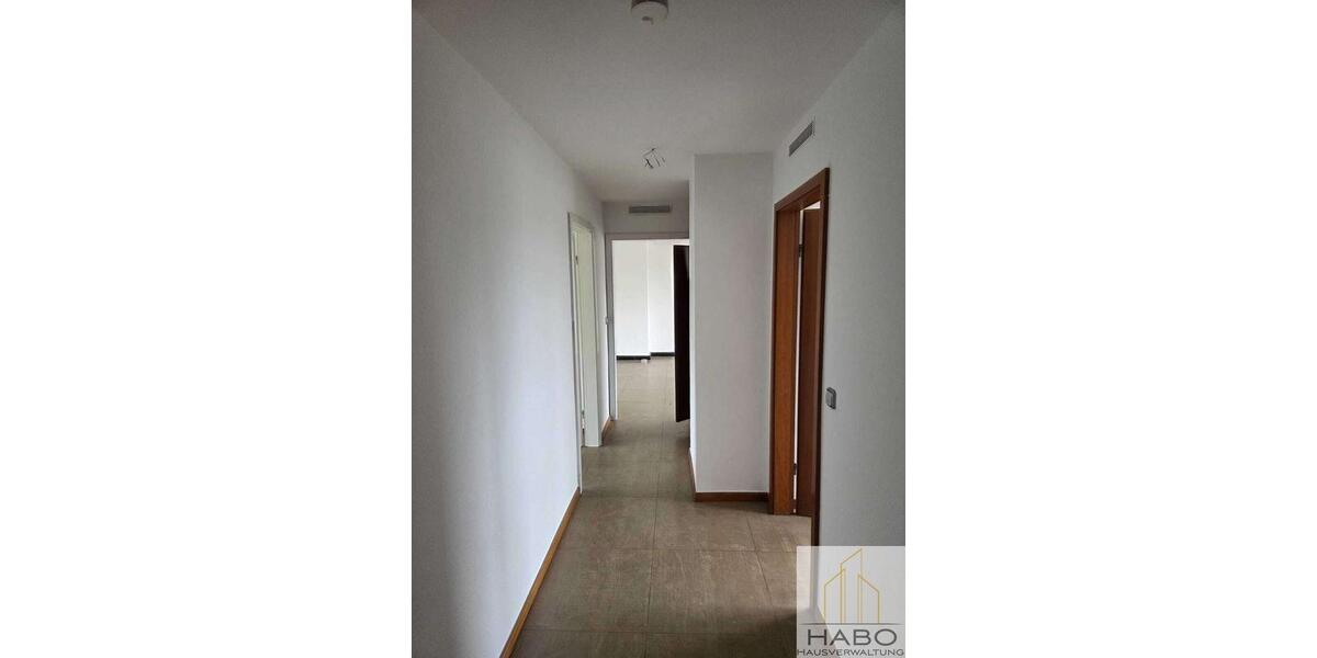 *Dachgeschosswohnung zentral gelegen* 3 zimmer