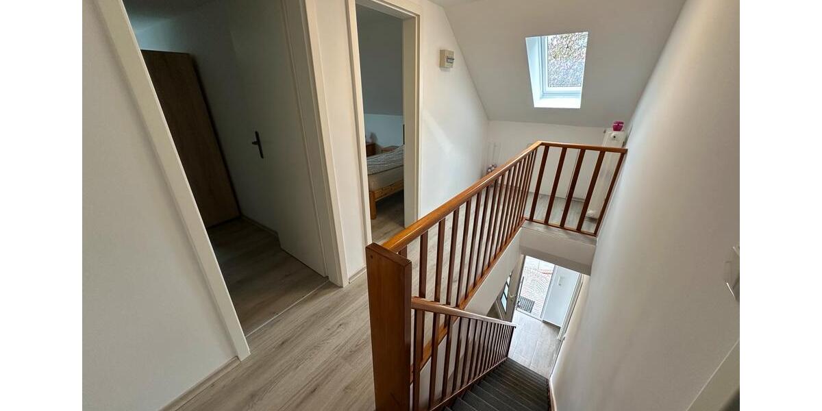Wohnen auf Zeit Schortens - 6 Zimmer, 180 m&sup2;, 150&euro; | Angebot:26119359