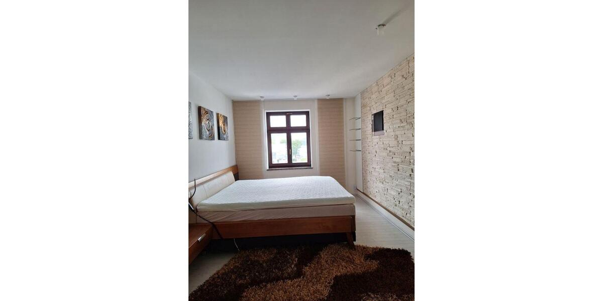 Dachgeschoßwohnung Zwickau - 2 Zimmer, 152 m&sup2;, 1.200&euro; | Angebot:26479906