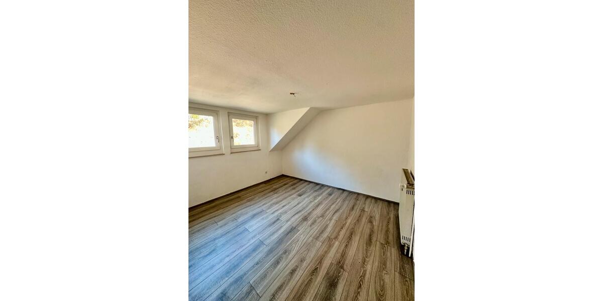 Dachgeschoßwohnung Bad Dürkheim - 5 Zimmer, 100 m&sup2;, 950&euro; | Angebot:26045223