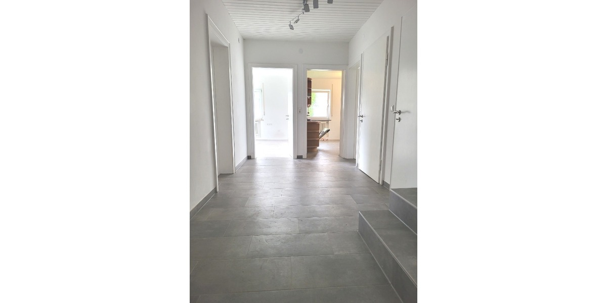 Einfamilienhaus mit Doppelgarage in Kirchehrenbach zu vermieten. 4 zimmer