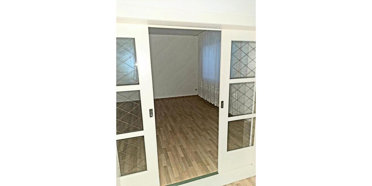 Erdgeschoßwohnung Geratal - 3 Zimmer, 68 m&sup2;, 400&euro; | Angebot:26051110