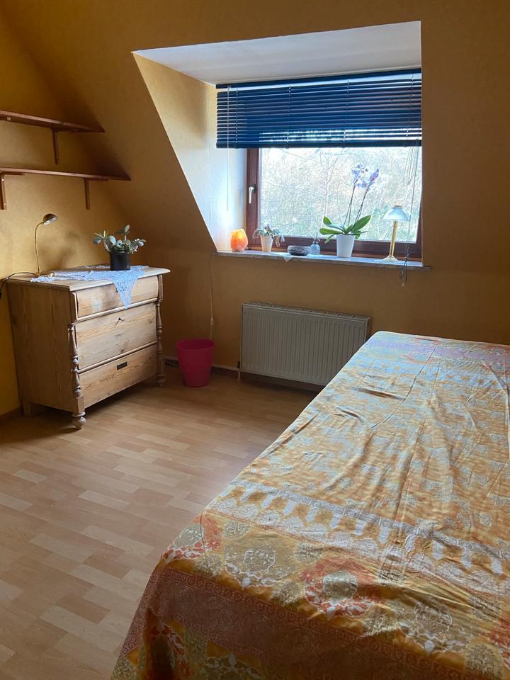 Teilmöbliertes Zimmer zimmer