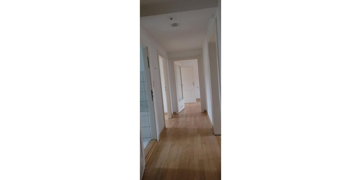 Dachgeschoßwohnung Eisenach - 4 Zimmer, 80 m&sup2;, 425&euro; | Angebot:26503634