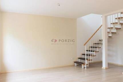 Wohnluxus mit Weitblick - Dachterrasse, Maisonette-Charme & Garage inklusive!