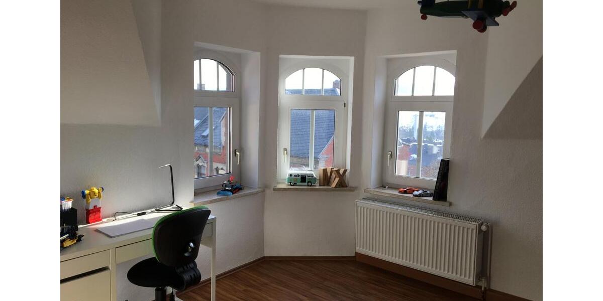 Dachgeschoßwohnung Ellefeld - 5 Zimmer, 93 m&sup2;, 400&euro; | Angebot:25302933