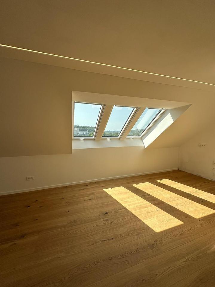 Lichtdurchflutete Dachgeschoßwohnung im Effizienzhaus 55 – Stilvoll wohnen auf 57m²