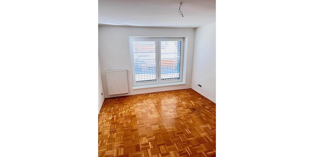 Erdgeschoßwohnung Petersberg - 3.5 Zimmer, 92 m&sup2;, 1.245&euro; | Angebot:26548802