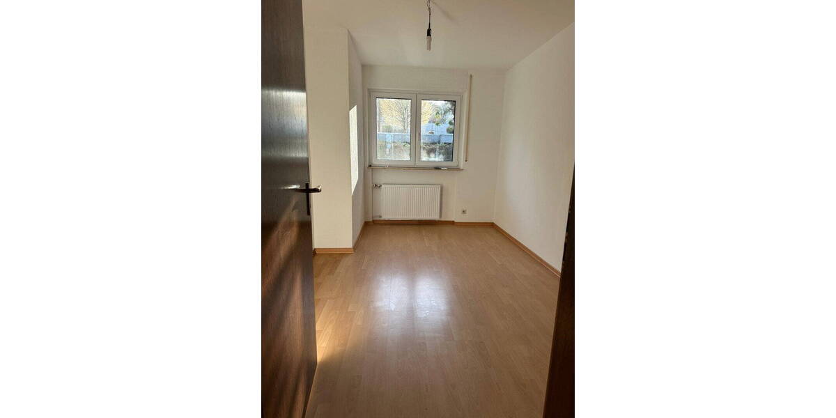 Etagenwohnung Uhingen - 4 Zimmer, 130 m&sup2;, 1.400&euro; | Angebot:26237436