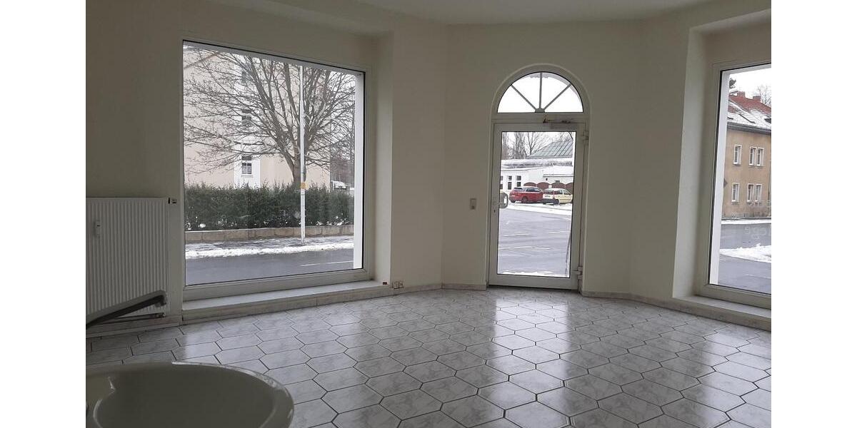 Helle Gewerbefläche für kleines Geld! Provisionsfrei! Bright commercial space at a low price! No commission! zimmer