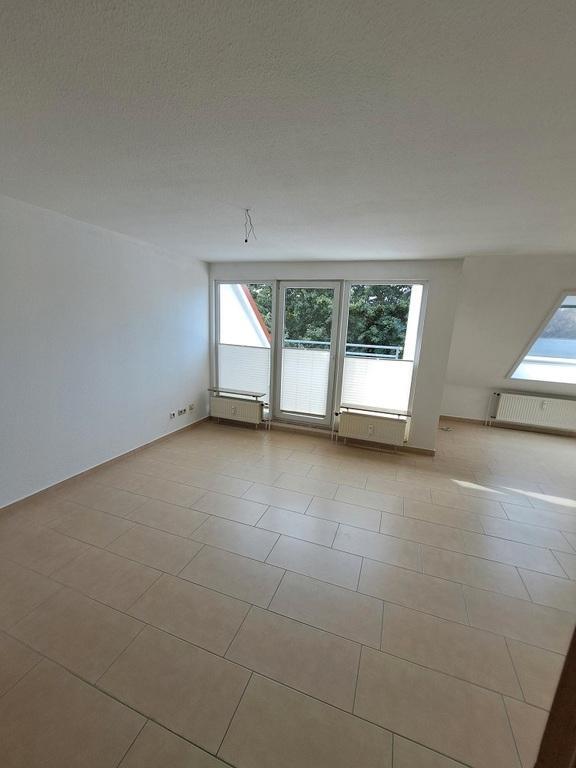 Wunderschöne 3-Raum-Maisonette-Wohnung mit ausgebauten Spitzboden ab sofort zu vermieten zimmer