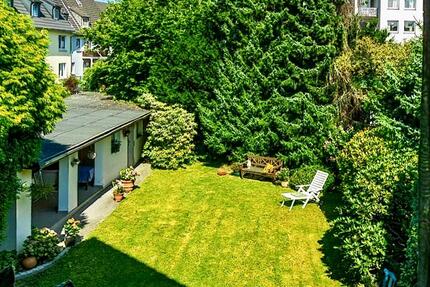 Ruhige, helle Wohnung mit Balkon und Garage zimmer
