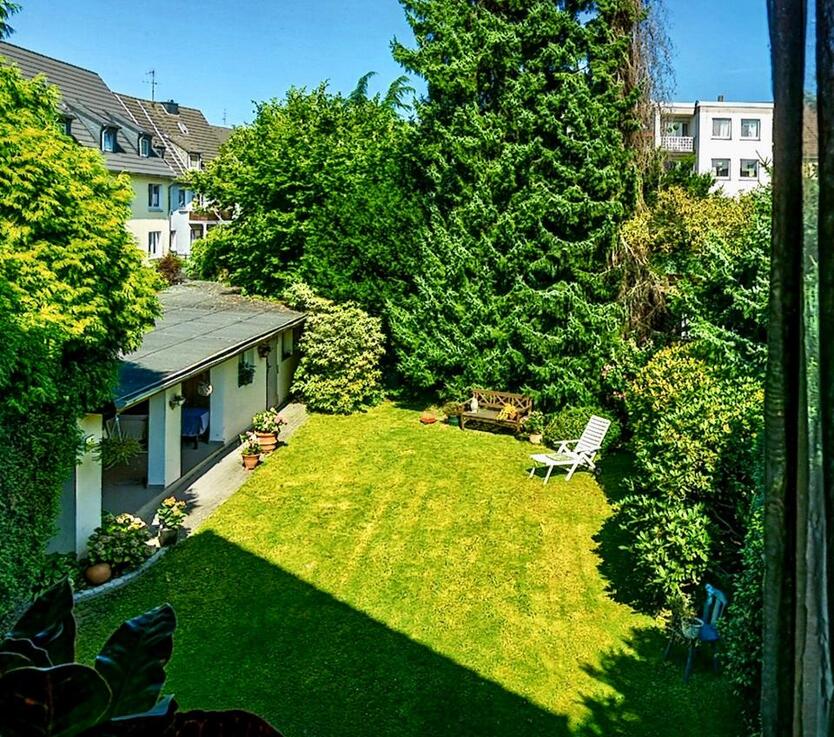 Ruhige, helle Wohnung mit Balkon und Garage zimmer