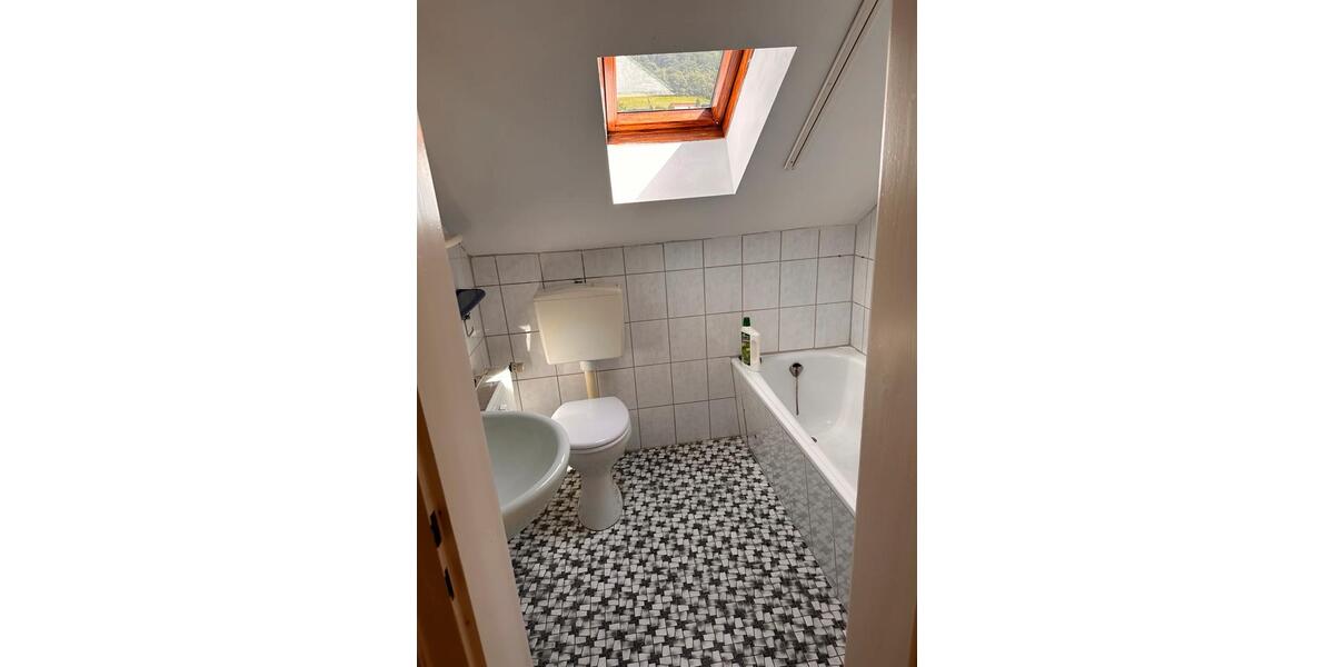 Dachgeschoßwohnung Seelbach - 3 Zimmer, 80 m&sup2;, 900&euro; | Angebot:26636273