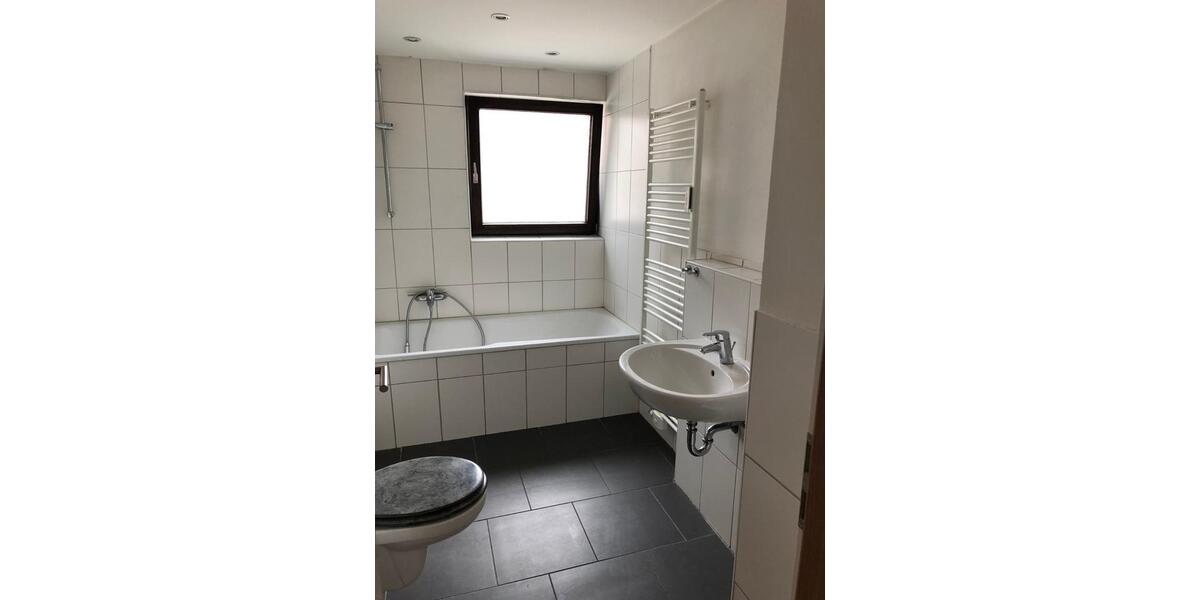 Etagenwohnung Mannheim Sandhofen - 3 Zimmer, 83 m&sup2;, 1.000&euro; | Angebot:26234680