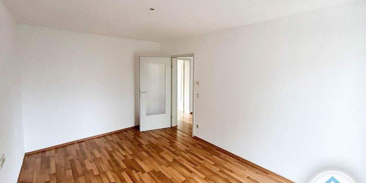 Etagenwohnung Zwickau Marienthal - 2 Zimmer, 60 m&sup2;, 330&euro; | Angebot:26155663