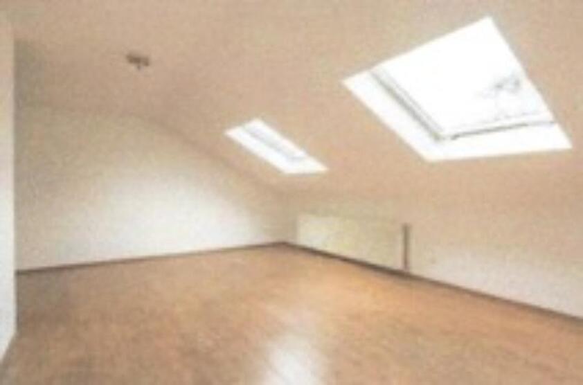 2 Zimmer Dachgeschoßwohnung, in 3 Familienhaus Hanau Steinheim