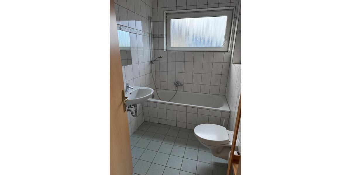 Großzügige 6-Zimmer-Wohnung ca. 140 m² teilmöbliert 6 zimmer