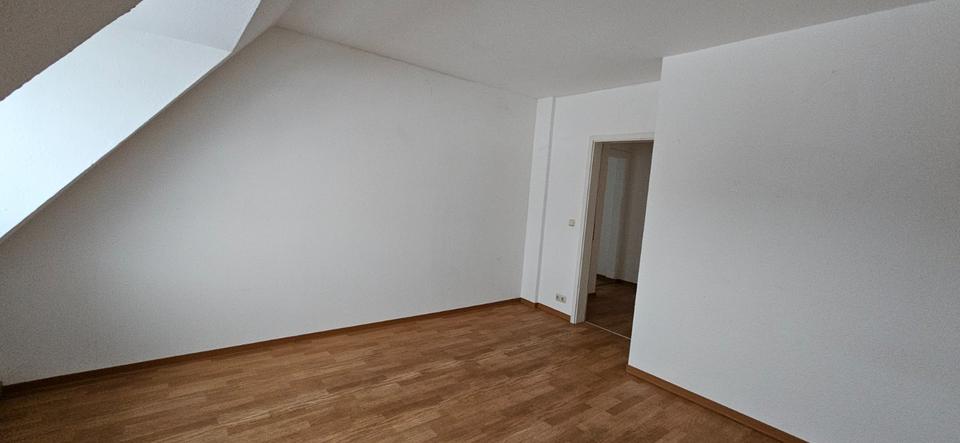 Dachgeschoßwohnung Hille - 6 Zimmer, 155 m&sup2;, 1.100&euro; | Angebot:24787035