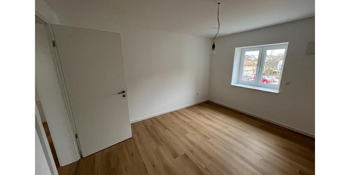 Etagenwohnung Bühl - 3 Zimmer, 80 m&sup2;, 1.200&euro; | Angebot:25340802
