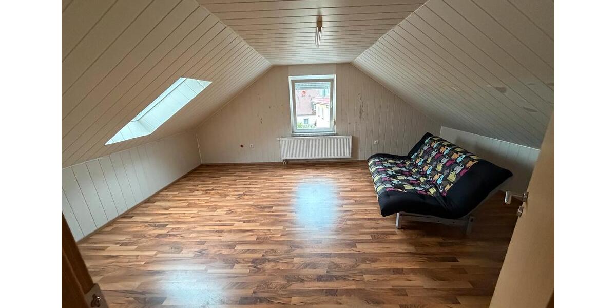 Dachgeschoßwohnung Elsenfeld - 3 Zimmer, 88 m&sup2;, 800&euro; | Angebot:26537116