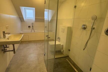 Hochwertig sanierte 3-Zimmer-Dachgeschosswohnung mit Denkmalchara 3 zimmer