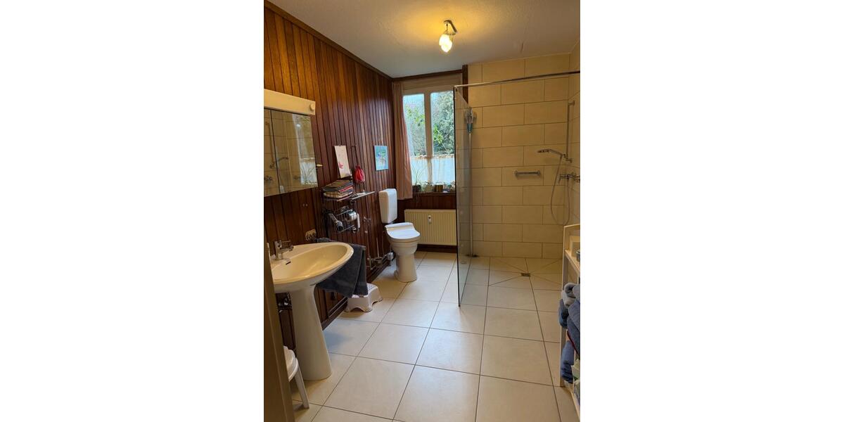 Hochparterre Delligsen - 5 Zimmer, 153 m&sup2;, 1.250&euro; | Angebot:26604199
