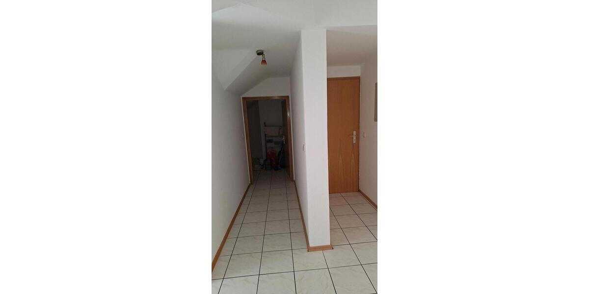 Dachgeschoßwohnung Jagsthausen - 3 Zimmer, 90 m&sup2;, 1.100&euro; | Angebot:23886728