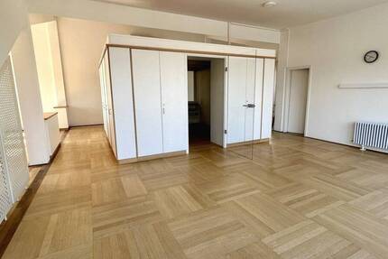 Penthouse-Büro: Raum für Ideen und Weitblick zimmer