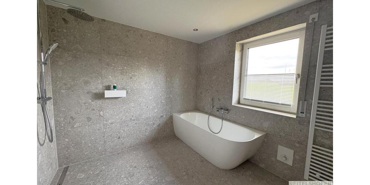 Erdgeschoßwohnung Wolframs-Eschenbach Eschenbach - 4 Zimmer, 130 m&sup2;, 1.200&euro; | Angebot:25716692