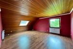 Dachgeschoßwohnung Hosenfeld - 3.5 Zimmer, 100 m&sup2;, 850&euro; | Angebot:26101308