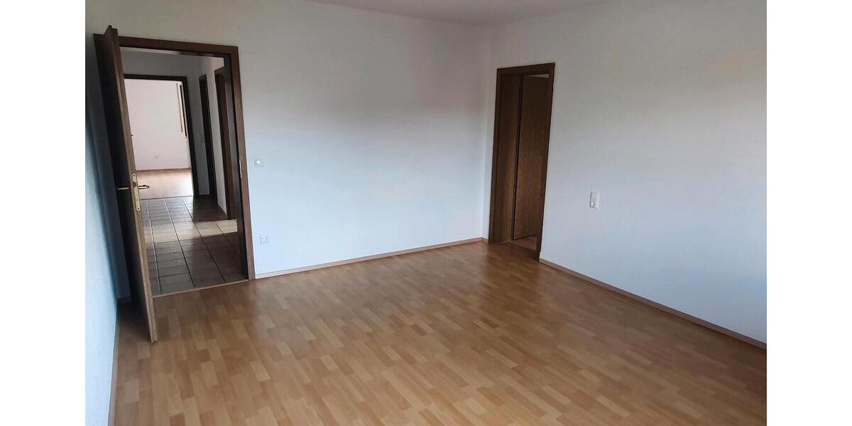 Etagenwohnung Ruppichteroth - 4 Zimmer, 140 m&sup2;, 1.100&euro; | Angebot:26479979