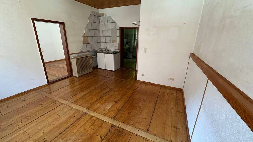 Schöne 2-Zimmer-AltbauWohnung mit kleiner Küchenzeile