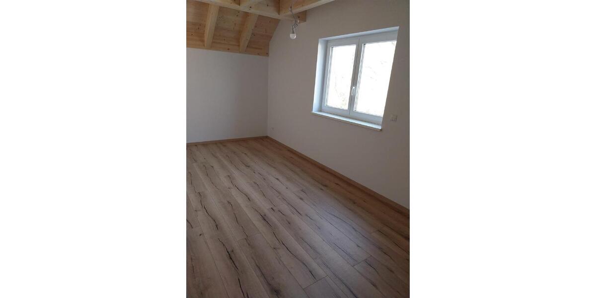 Doppelhaushälfte Geisenhausen - 6 Zimmer, 126 m&sup2;, 1.760&euro; | Angebot:25756178