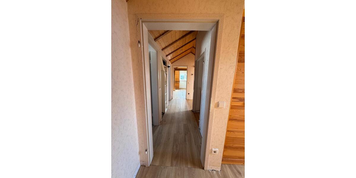 Dachgeschoßwohnung Borken (Hessen) - 2 Zimmer, 60 m&sup2;, 650&euro; | Angebot:26279471